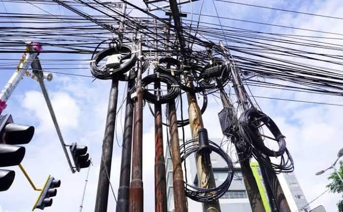 Tata Kelola Kabel Fiber Optik Semrawut, Apjatel Usul Desain Tiang Bersama